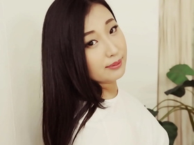 旦那に内緒で初撮りＡＶデビュー　マシュマロ美巨尻人妻・栗生しほ ３９歳