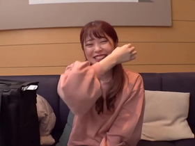 【宅配ちゃん。2件目】配達先でセフレを調達するオルチャン宅配ちゃんをゲット！黒ストが映える長身美脚でスニーカー扱き！自己主張の強い乳首をこねくり回しおかわりセックスでエビ�